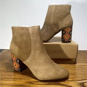 NEW! BAND OF GYPSIES Wild Heart 6.5 Tan Suede Leather Booties TRIBAL Bead Heel
